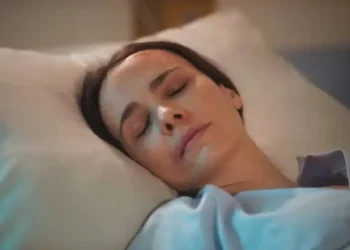 Lucinha em coma nos hospital em Terra e Paixão.