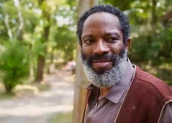 Gentil, personagem de Flavio Bauraqui, em cena da novela Terra e Paixão.