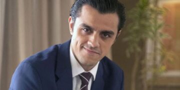 Felipe Simas caracterizado de Heitor