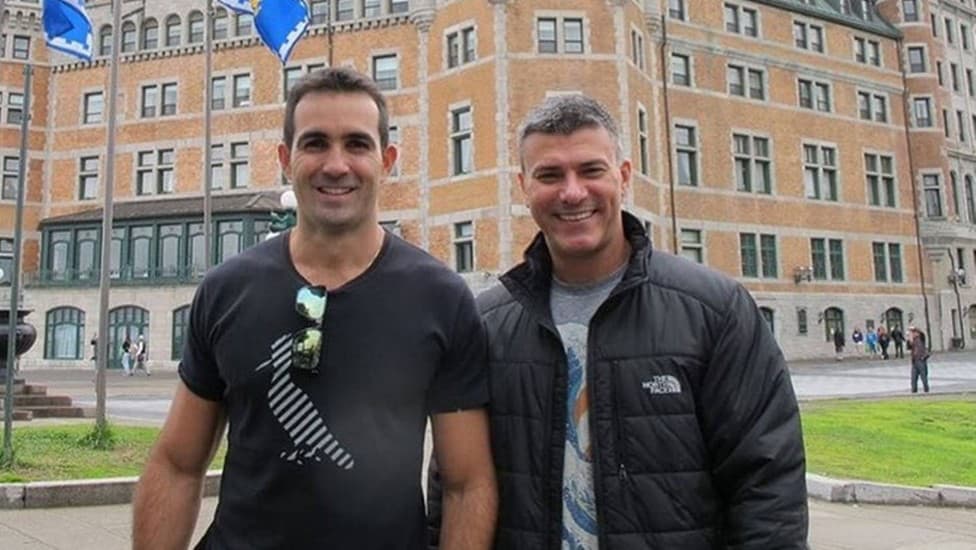 Leonardo Vieira e o marido em Portugal (Foto: Reprodução)