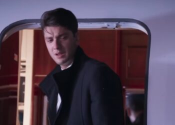 Minha Fortuna é te Amar: Omar foge do país após armação de Elias para afastá-lo de Andréa