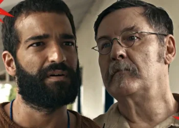 Zé Inocêncio encarando Belarmino, em cena da novela Renascer.