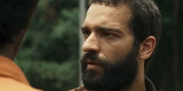 Zé Inocêncio, personagem de Humberto Carrão, em cena da novela Renascer.