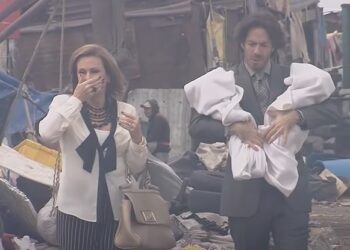 A Gata: Lorena é desmascarada por Silencioso ao jogar netos no lixo: “Que atrocidades estava fazendo aqui?”