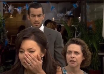 Teresa se decepciona com festa de Mariano, tenta fugir e leva bofetada de Regina: “Como você se atreve!?”