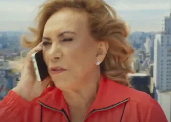 Primeiro capítulo de Família é Tudo tem sequestro e Frida sendo impedida de deixar navio após tragédia; saiba mais