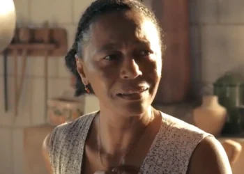 Inácia, personagem de Edvana Carvalho, em cena de Renascer.