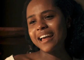 Em cena de fazer chorar, Maria Santa volta para buscar a alma de José Inocêncio, leva o amado para o alem e os dois finalmente descansam em paz: “venha comigo”