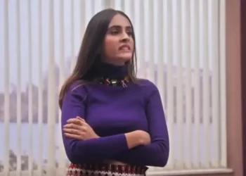 Cris é condenada pelo juiz a realizar serviços comunitários como forma de cumprir sua pena e castigo não agrada Ísis: “tinha que ser pior”