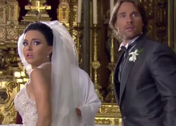Mariano invade casamento de Teresa para roubá-la das mãos de Arthur: “Não pode se casar com ele!”