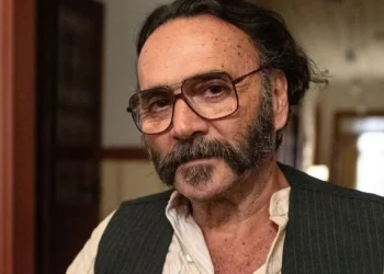 Almir Sater, caracterizado como Rachid, para a segunda fase de Renascer.