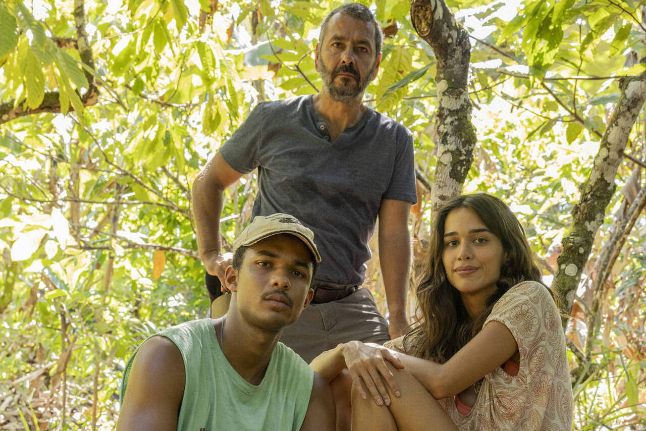 Na foto, Inocêncio (Marcos Palmeira), João Pedro (Juan Paiva) e Mariana (Theresa Fonseca) 