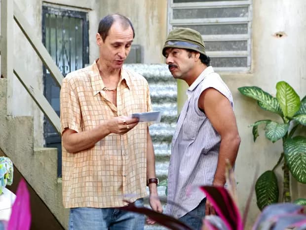 Walmir (Aramis Trindade) e Sandro (Marcos Palmeira)