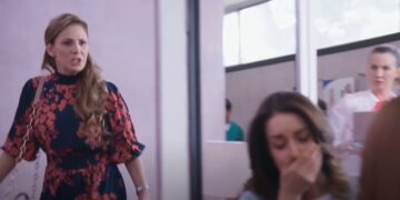 Minha Fortuna é te Amar: Tia de Lorenzo arma barraco no hospital e expulsa Regina: “Saia daqui!”