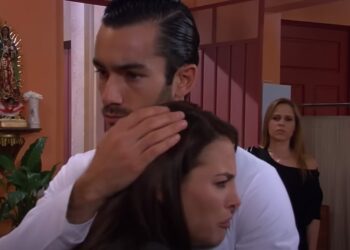 Teresa: Aída encontra Esperança em momento suspeito com Mariano e surta: “Esse tipo de gente”