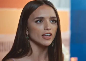 Em reviravolta, vídeo revelador que comprova inocência de Electra é encontrado, cai nas mãos de Jéssica e vilã tenta arruiná-lo: “não é possível”