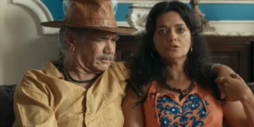 Deocleciano abraçado com Morena em cena da Renascer.
