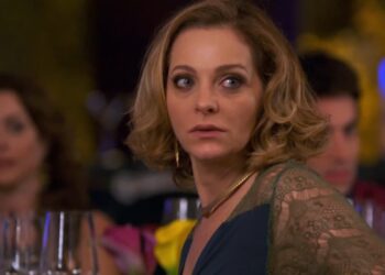 Sônia vaise chocar ao ver Valda vestida igual a ela