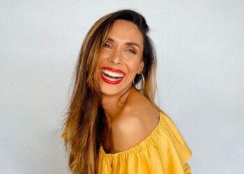 Manuela Duarte sorrindo