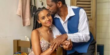 Gabz e Bukassa Kabengele como Viola e Marcel, respectivamente, em cenas de Mania de Você