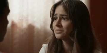 Sandra com olhar de tristeza em cena de Renascer.
