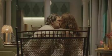 Ariosto e Zefa se beijam