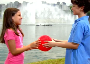 Em um final de arrepiar, Rafael e Serena morrem, mas voltam à vida em novos corpos e se conhecem de novo