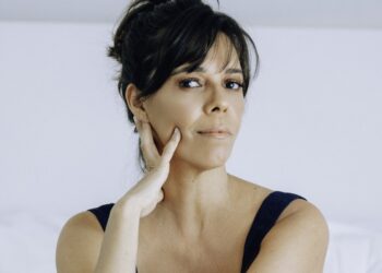 Flávia Reis estará em Garota do Momento