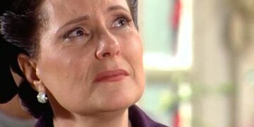 Agnes chorando