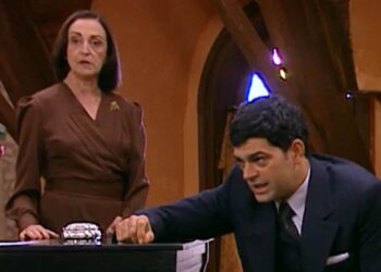 Rafael ameaça expulsar Débora de casa