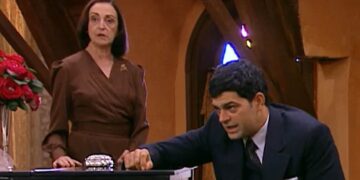 Rafael ameaça expulsar Débora de casa