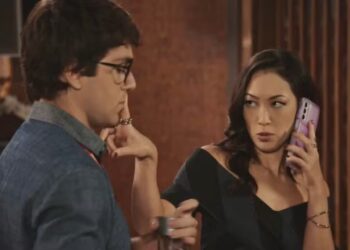 Mila passa a se encantar por Guto