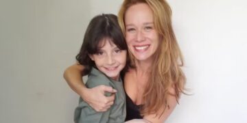 Miguel Bottini e Mariana Ximenes posam para foto