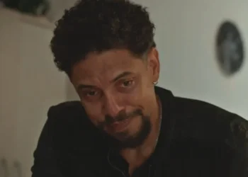 Em reviravolta, Netuno/Léo se lembra do seu passado ao falar com Enéas e descobre que tentou tirar a vida de Vênus