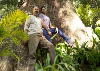 Marcos Palmeira e Renan Monteiro posam nos bastidores