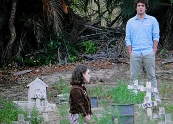 Cida visita túmulo dos pais com Elano