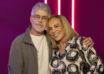 Edwin Luise e Arlete Salles posam nos bastidores