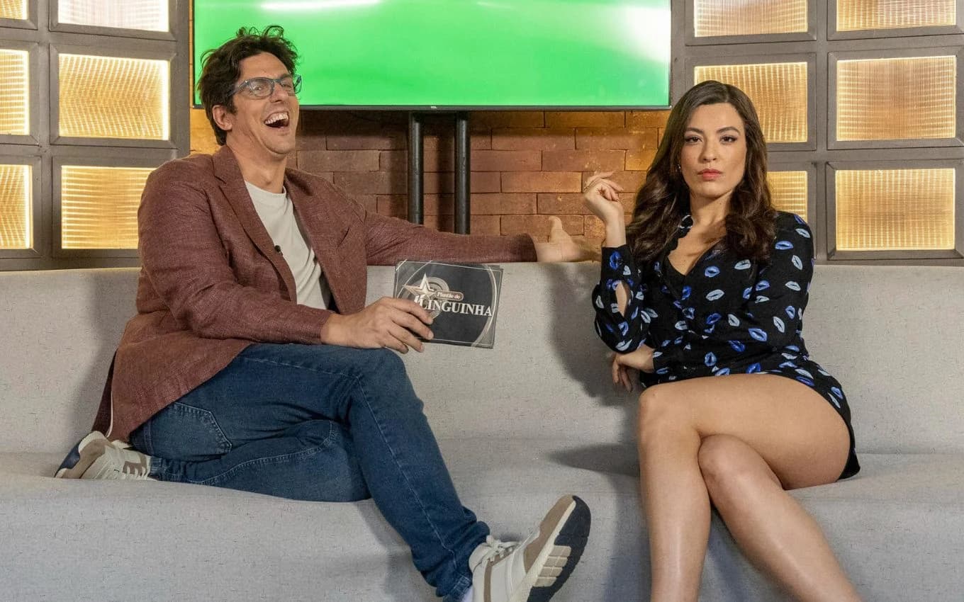 Rafael Infante e Bia Reis durante cena da novela