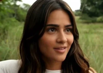 Sandra fica em choque com resultado de teste de gravidez e Maria Santa aparece para fazer anúncio inesperado