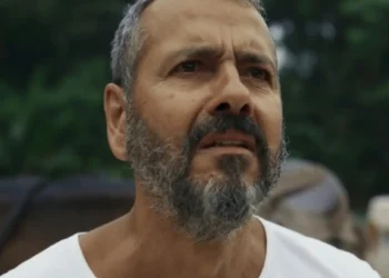 Final de Renascer: José Inocêncio leva um tiro no peito, fica sem sentir o movimento das pernas e luta para sobreviver