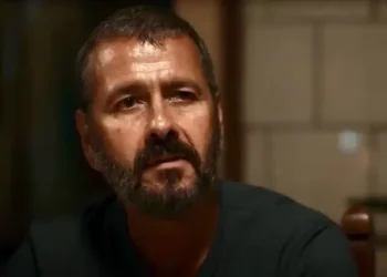 Velório de José Inocêncio reúne multidão e todos bebem o defunto em clima de comoção: “nós bebe com muito carinho”