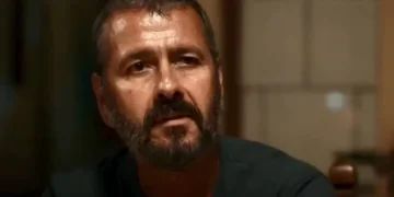 Velório de José Inocêncio reúne multidão e todos bebem o defunto em clima de comoção: “nós bebe com muito carinho”