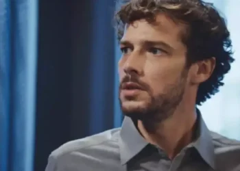 Luca começa a esquecer Electra, faz o jogo virar e se incomoda ao ver seu novo amor beijando Tom: “me cortou o coração”