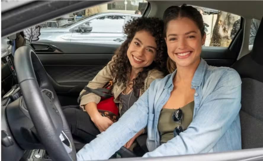 Agatha Moreira e Victoria Rossetti nos bastidores de Mania de Você 