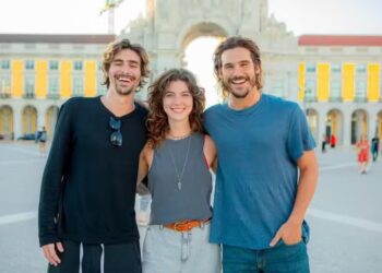 Bruno Montaleone, Alanis Guillen e Nicolas Prattes posam nos bastidores das gravações de Mania de Você
