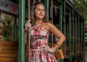 Maisa Silva caracterizada como Bia, a vilã de Garota do Momento