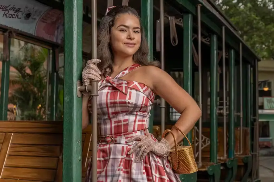 Maisa Silva caracterizada como Bia, a vilã de Garota do Momento