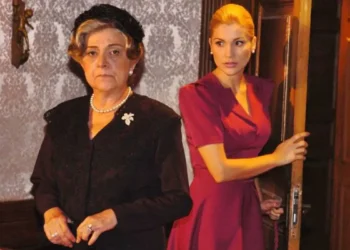 Walderez de Barros (Adelaide) e Flávia Alessandra (Cristina) em Alma Gêmea (Foto: TV Globo/Márcio de Souza)