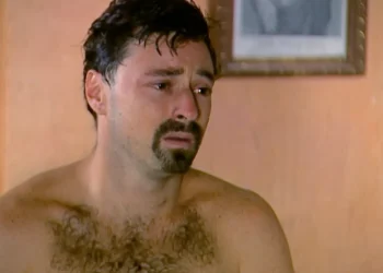 Alma Gêmea: Mirna conta para Crispim que Ritinha é filha de Kátia, e ele cai no choro de decepção: “Teve uma filha sem casar”