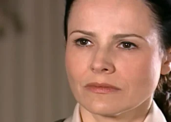 Vera pede perdão a Alexandra